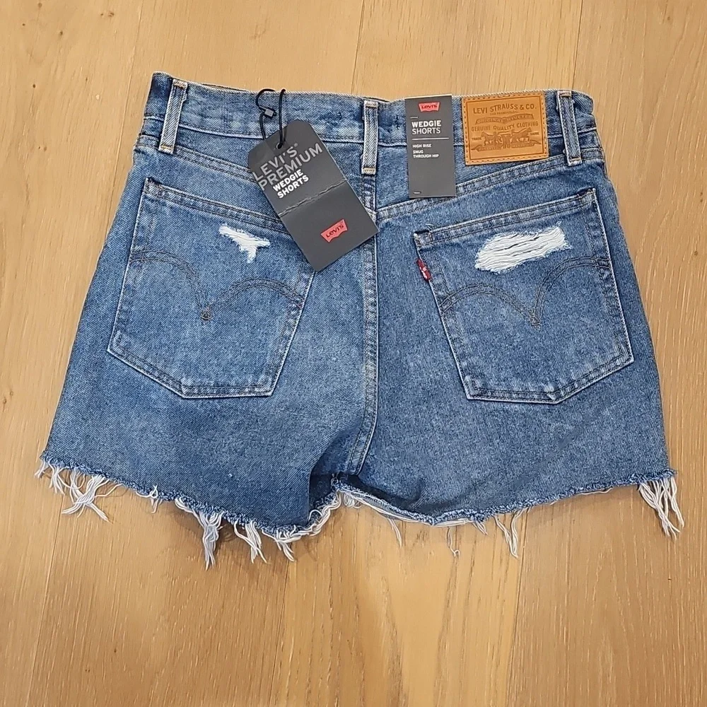 NWT Levi's High Waist Wedgie Ripped Blue Jean Shorts Size 29